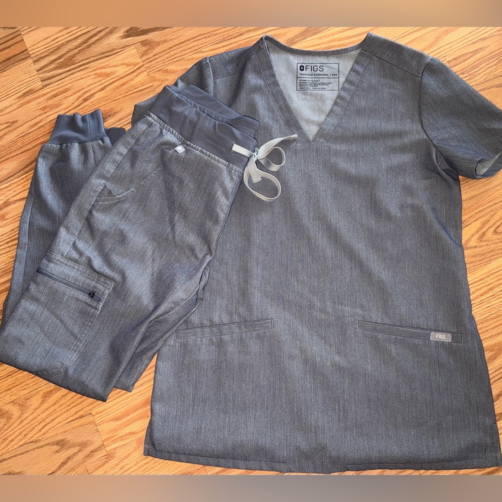FIGS Women’s Scrub Set Casma Scrub Top Zamora Jogger Graphite Size XXS Petite P